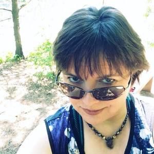 Meet your Posher, Leona